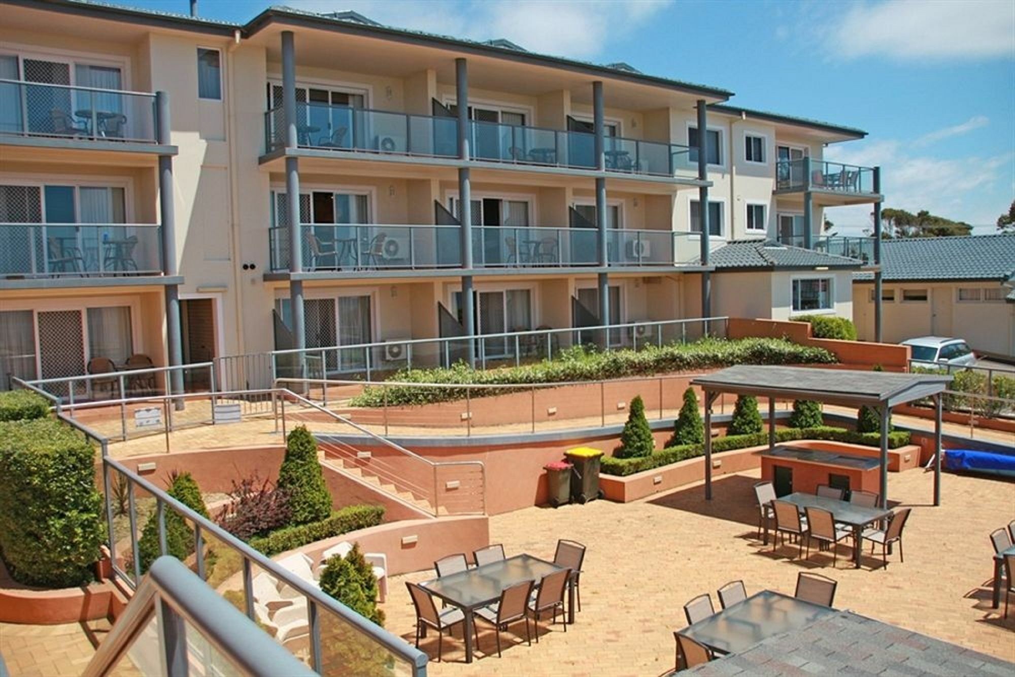 Amooran Oceanside And Motel